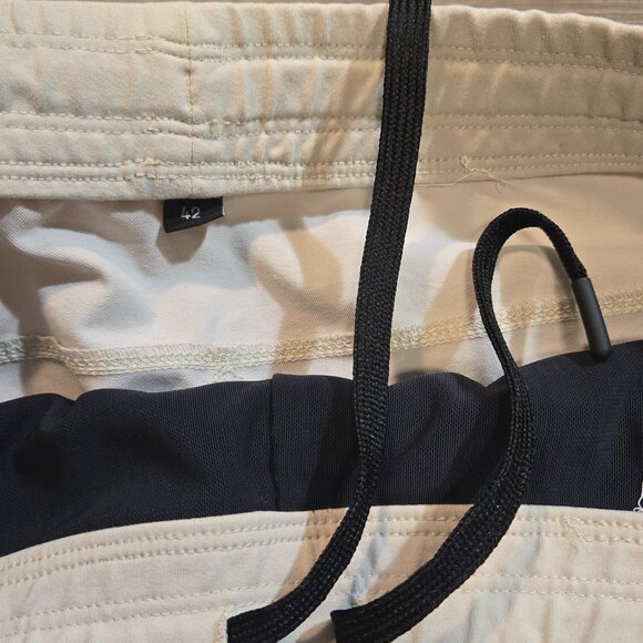 Public Rec Flex Shorts Men's Size 42 Beige Performance Stretch Athletic Gym EUC - Picture 4 of 8